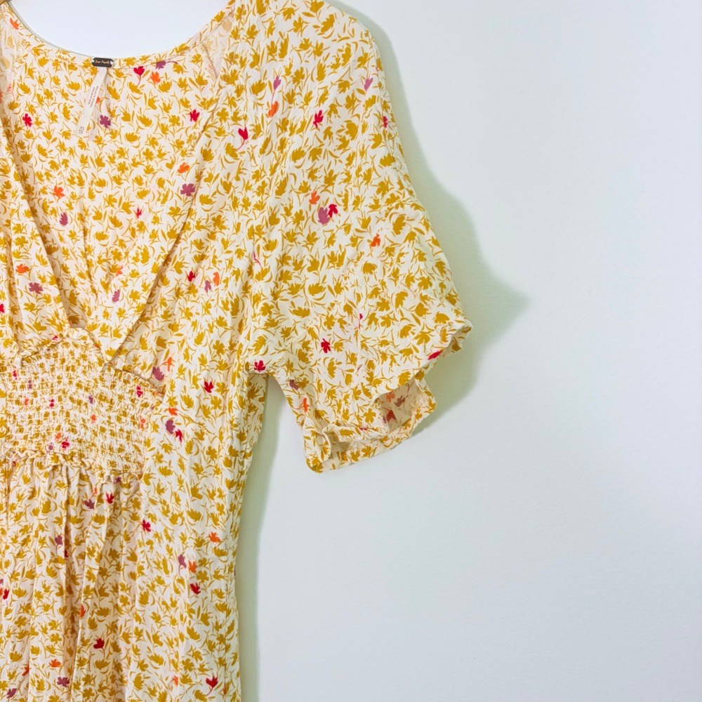 Free People In Full Bloom Midi Dress Ivory Floral V-Neck Smocked Waist XS - Picture 4 of 9